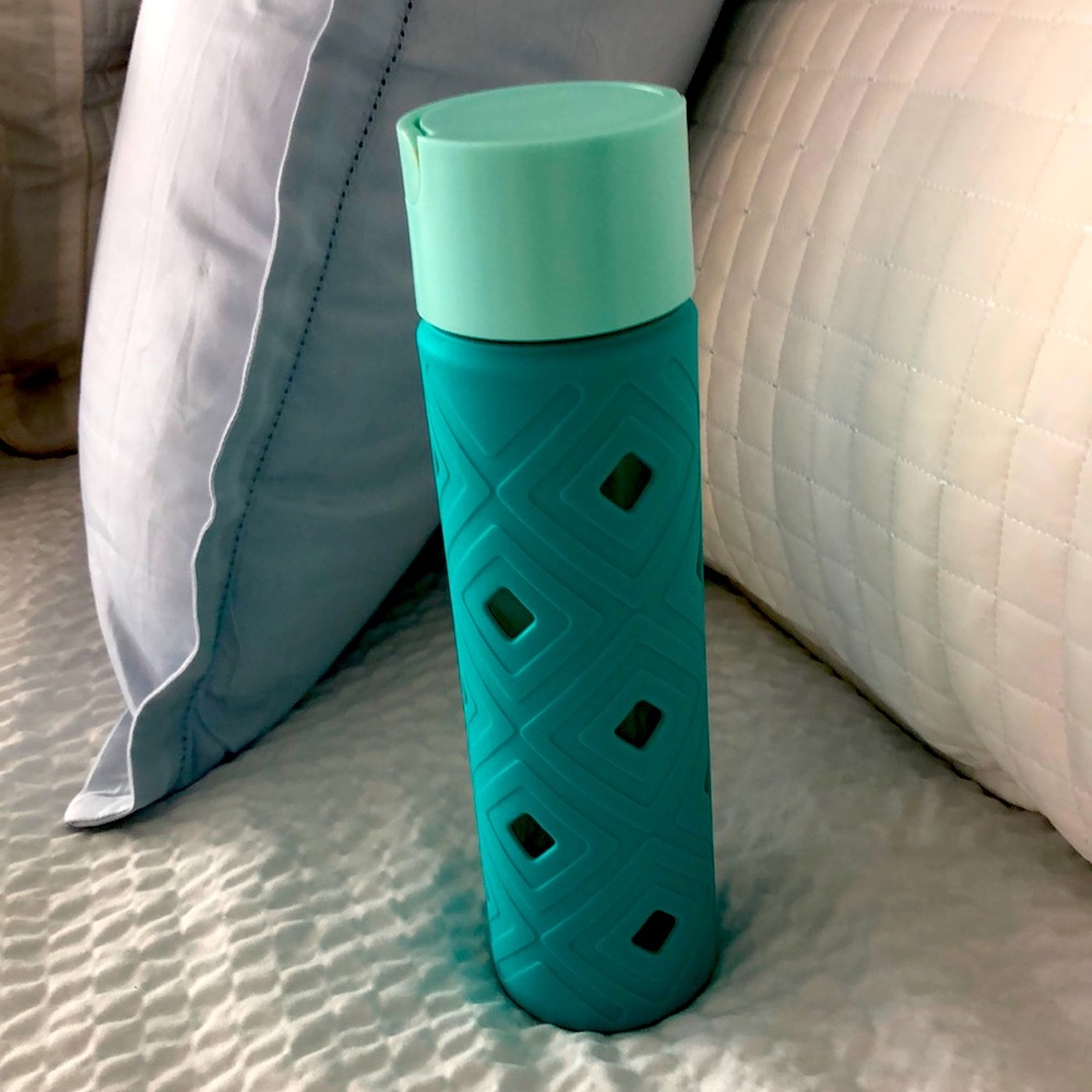 Lululemon water bottle pretty rubber all around glass